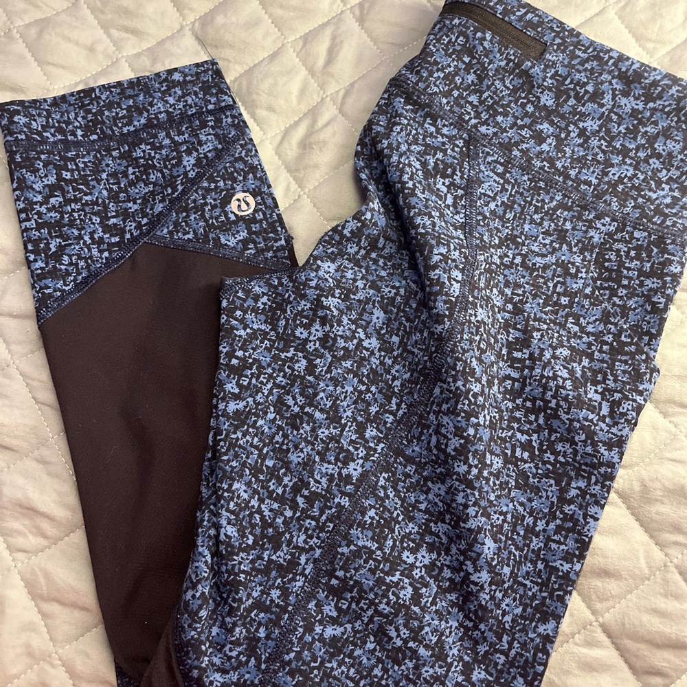 Crops Lululemon Athletica Black and Blue Patterned Leggings